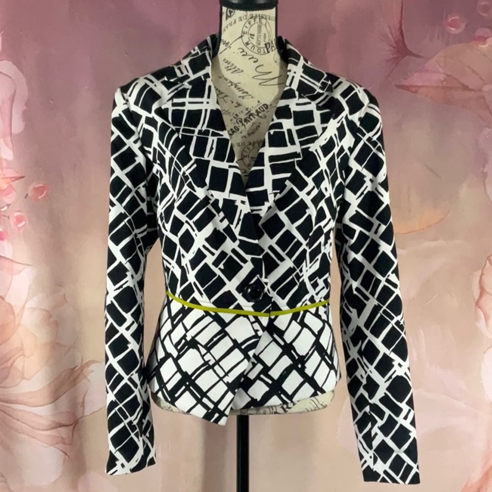 DONNA DEGNAN - *NWT* - Black & White short jacket. Single button closure.